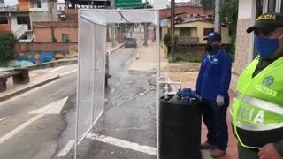 Video: La máquina ‘espanta coronavirus’ que instalaron en Lebrija, Santander