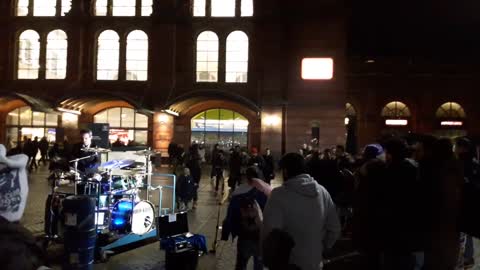 Drummer at Bremen main station (Germany)