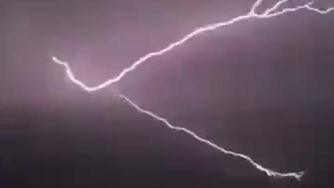 Mind-blowing lightning storm captured on camera