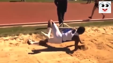 Lose the balance and fails in long jump. Very funny hihihi
