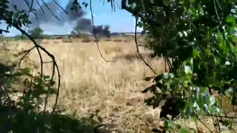 WHILE 48 MISSILES ARE FLYING IN PUTIN'S ASS, OUR GUYS IN THE DONETSK REGION BURNED DOWN A T-72B WITH THE HELP OF NLAW
