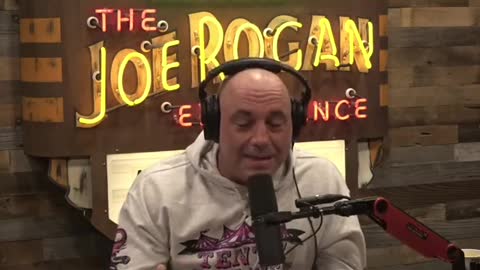 Joe Rogan and Mike Baker discuss the media's coverage of the Hunter Biden laptop story
