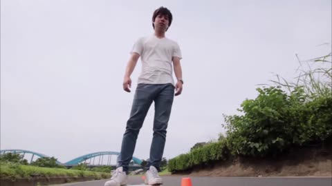 In Japan Planet: engineer develops "WalkCar", world's first 'car in a bag'
