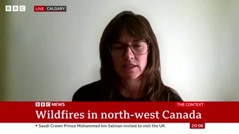 Canada wildfire: Race to evacuate city as blaze approaches - BBC News