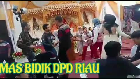 Goyang Heboh Ketua Bidik DPD Riau bersama Jajaran di acara Pesta