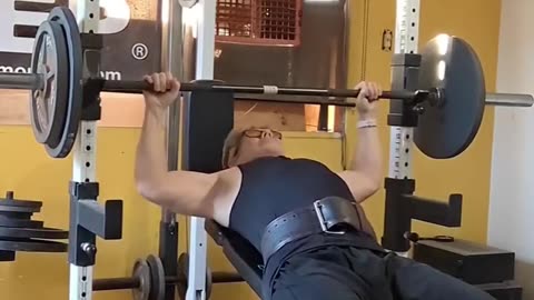 65 yr old LOW INC BENCH 4🎥 TUESDAY NOV 7TH Hit 71 bodyweight PULL-UPS