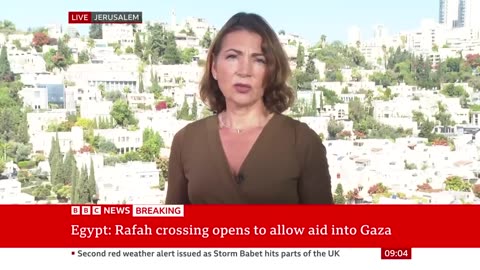 Israel-Hamas war: Rafah crossing opens to allow aid into Gaza – BBC News