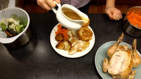 Traditional British Sunday Chicken 🍗 Roast Dinner