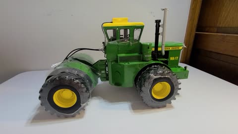 Ertl 1/16 and 1/64 John Deere Wagner WA-17 Prestige Select toy tractor review