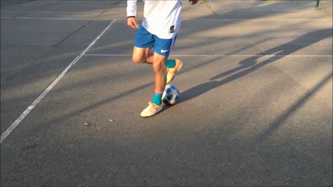 Learn One-Footed Clapping 1, street football skill, (Ground Moves Skill)