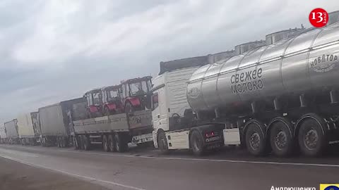 Russians flee from Mariupol and take out Ukrainian grain by trucks