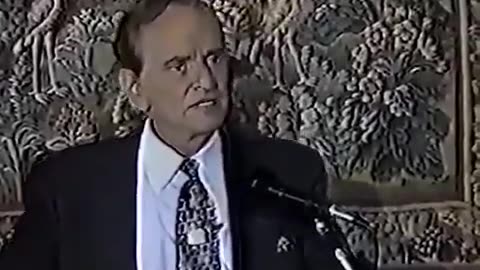 O Dr. Robert Willner injeta "HIV" em si mesmo na TV (7 de dezembro de 1994)