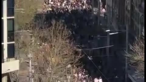 Massive Protest in Sydney, Australia after 80-year-old man Died the whole Sydney Goes Into Lockdown
