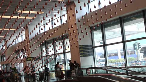 Kinetic Rain, moving sculpture, Singapore Airport