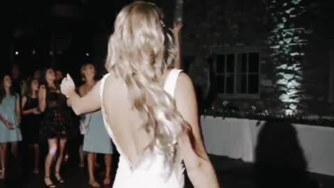 Bouquet Toss Fail