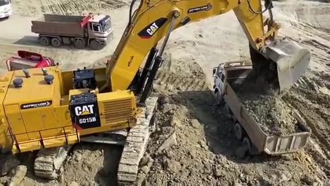 Caterpillar_6015B_Excavator_Loading_Trucks_Non_Stop_For_3_HoSegment007