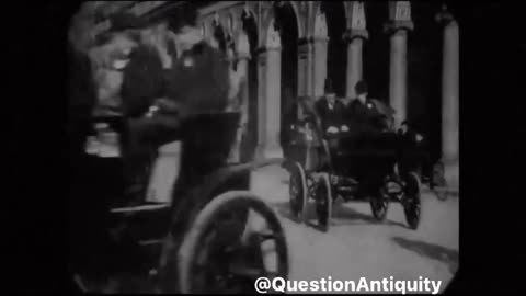 The Electrobat Taxi during the 1899 NYC auto parade‼️