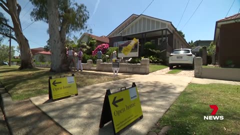 Home buyers out in force despite hiking interest rates - 7 News Australia