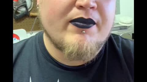 Husband tries lipstick app HILARIOUS!