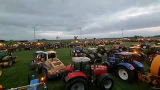 EPIC: Dutch farmers use 350 tractors to send message to government