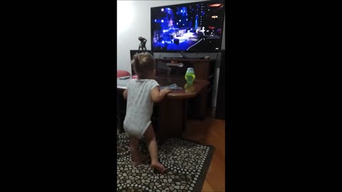 Little girl rocks and sings along to AC/DC's 'Thunderstruck'