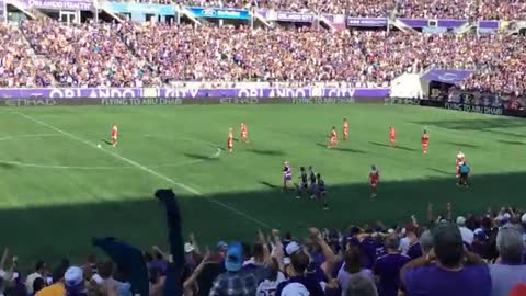 Niño enloquece en un juego de MLS luego de que Orlando City marca un gol