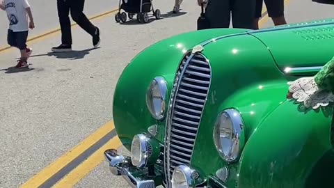 Classic Car Show, Green Gucci Suit, Yellow Top Hat - Legend Already Made