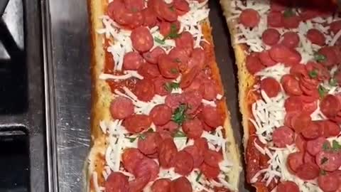 FRENCH BREAD PIZZA