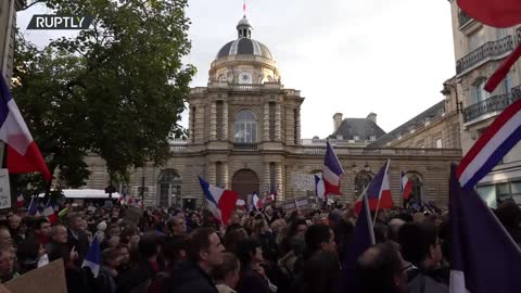 France: COVID sceptics and antivax protesters rally outside Senate in Paris - 12.10.2021