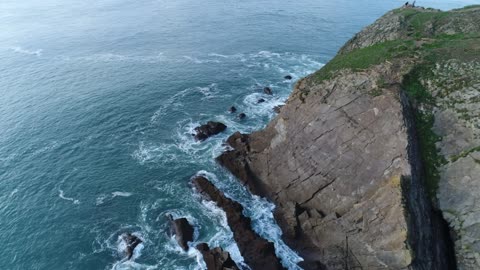 sea ​​water hitting rocks