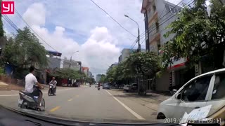 Little Kid Sprints into Street