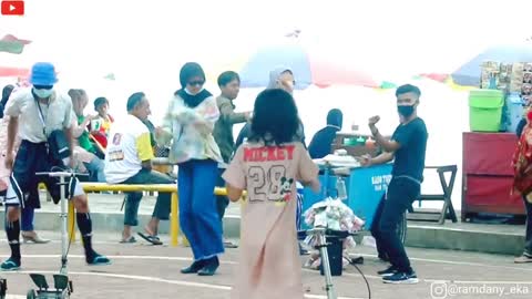 Tiktok dance in public
