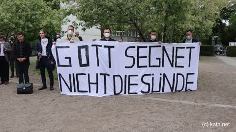 "Gott segnet Sünde nicht" - Berliner Katholiken protestieren gegen umstrittene Segensgottesdienste
