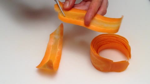 How to make a gift bow with a carrot