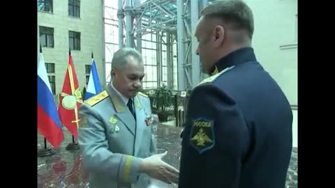 Russian Defense Minister Shao Yigu awarded two Russian heroes with the Order of the Gold Star