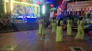 Múa dâng hoa mừng Phật đản 2015