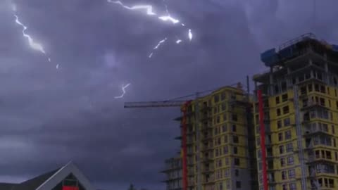 Unleashing the Power of Creeping Lightning: A Mesmerizing Phenomenon #caughtoncamera