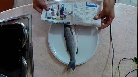 How to cook fish using a newspaper