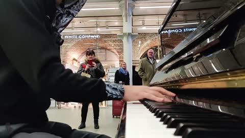 Skateboarder in hoodie amazes public with sublime piano music