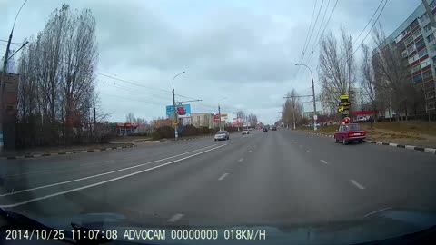 Driver does not see pedestrian in crosswalk