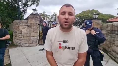 Protesters dropping truth bomb on Ukraine at the gates of Scomo's house in Sydney