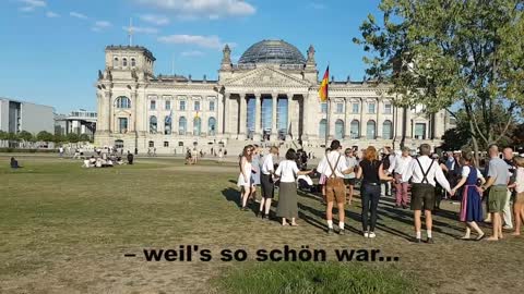 TanzSportGruppe Nerling in Aktion vor dem Reichstag