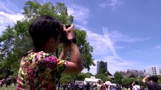 Large crowds in Tokyo watch Olympic aerobatics