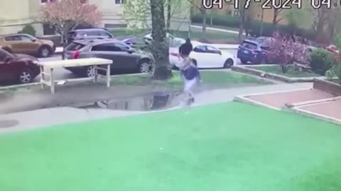 Female University of Chicago student fights off a robber by grabbing his gun