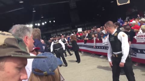 Secret Service Agents Rush Stage to Protect Donald Trump At Rally!