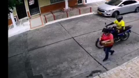 Video: Mujer fue arrastrada durante un hurto en Barrancabermeja
