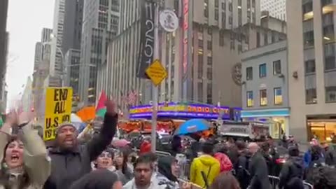 Largest Crowd Biden Has Ever Had! Massive Pro-Palestine Group Protests Outside Biden Mega-Fundraiser