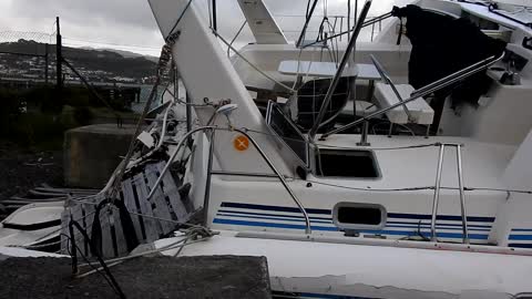 A millionaires boat broke free crashed and washed up on the rocks