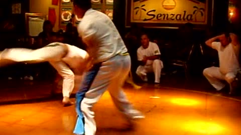 Capoeira Fight in the Restaurant! Super cool with dinner!