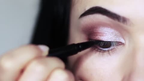 HOW TO APPLY EYE SHADOW CORRECTLY// TUTORIAL FOR BEGINNERS